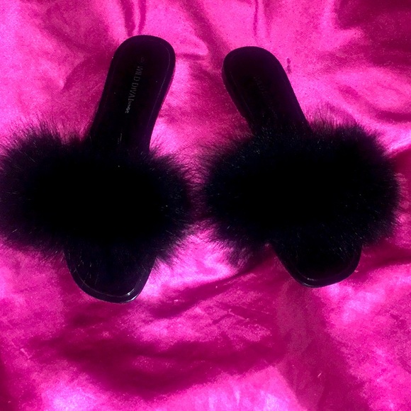 Wild Diva Fluffy Slides ✨🖤💋 - Picture 2 of 2
